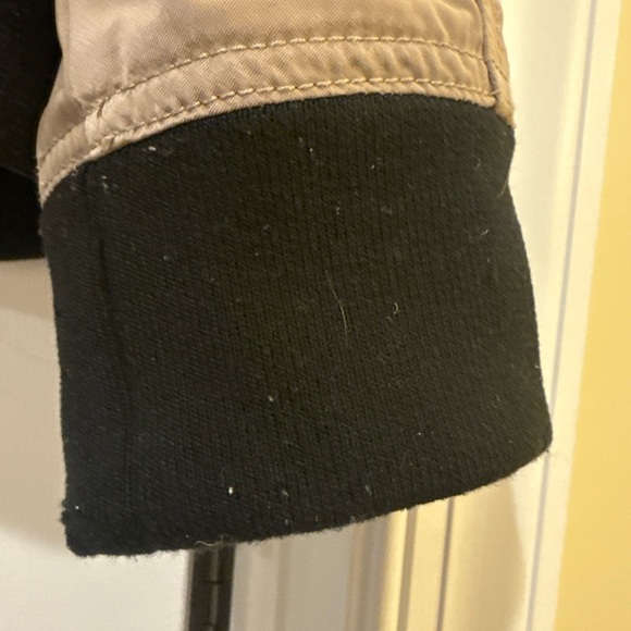 Hollister Men's nylon Tan Bomber Jacket size medium - Picture 8 of 9